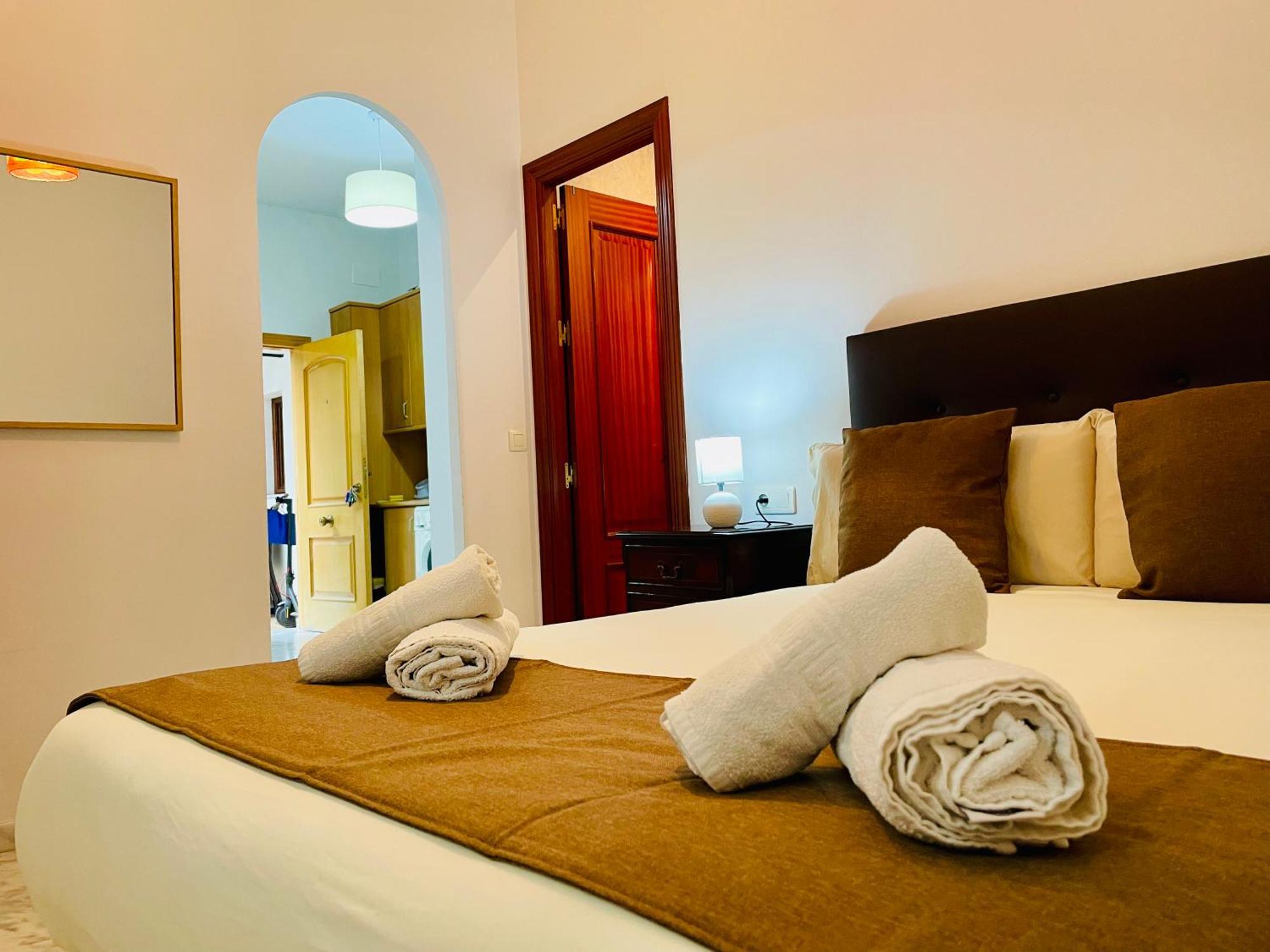 Apartamento Plaza Del Salvador Cuesta Del Rosario Seville Luaran gambar